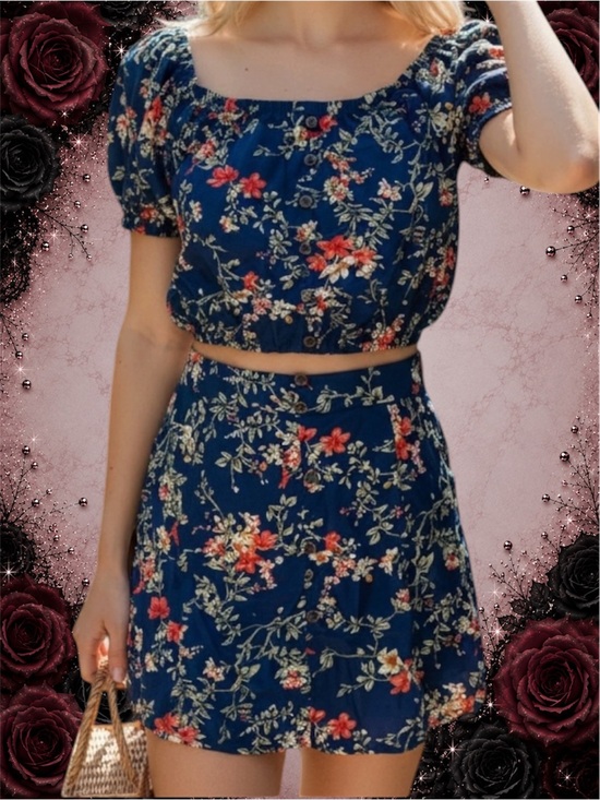 Xhilaration Tops - Preowned Xhilaration Floral 2-Piece Set Crop Top Medium & Skirt XS Blue Red Flor